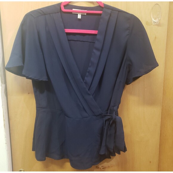 Monteau Tie Front Short Sleeve Blouse in Blue
Size Medium.
EXCELLENT CONDITION! - Picture 1 of 7